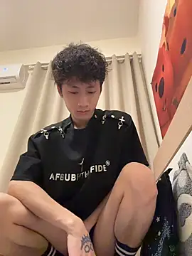 Snapshot of sexyboy-3525 chatting on 05/16/26, 06:43 sexyboy-3525 online show from 05/16/26, 06:43