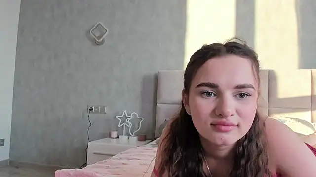 Snapshot of AlinaLuxxx chatting on 04/04/26, 03:53 AlinaLuxxx online show from 04/04/26, 03:53