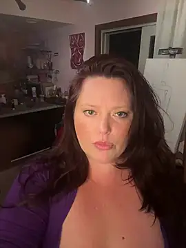 Snapshot of EmberVael chatting on 07/25/26, 04:10 EmberVael online show from 07/25/26, 04:10