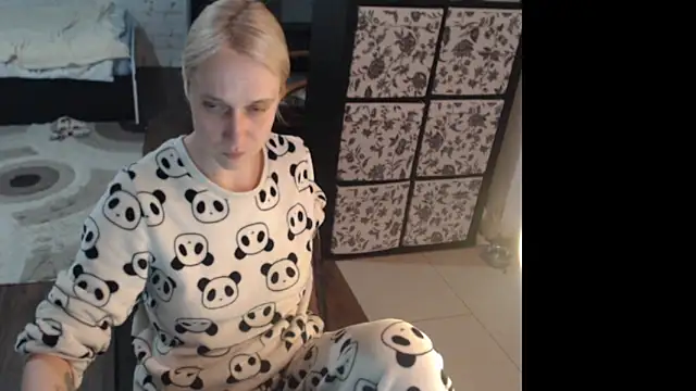 Snapshot of Sweet_hot_shrmp chatting on 04/20/26, 03:59 Sweet hot shrmp online show from 04/20/26, 03:59