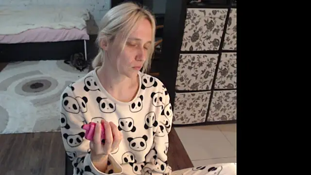 Snapshot of Sweet_hot_shrmp chatting on 05/20/26, 02:56 Sweet hot shrmp online show from 05/20/26, 02:56