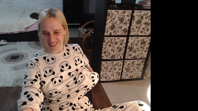 Snapshot of Sweet_hot_shrmp chatting on 05/27/26, 10:18 Sweet hot shrmp online show from 05/27/26, 10:18