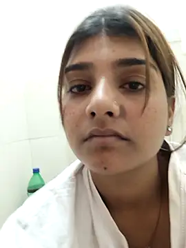   Hot  Lakshmi   online show from 04/17/26, 04:04