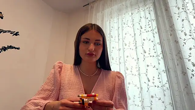 HallieHollo online show from 04/01/26, 12:06