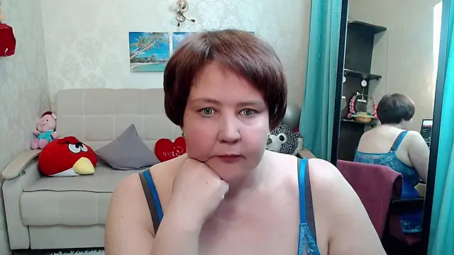 Snapshot of QUEEN02030 chatting on 04/20/26, 03:15 QUEEN02030 online show from 04/20/26, 03:15