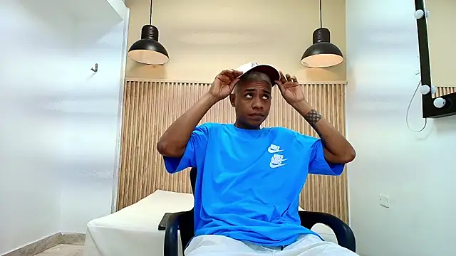 LUCA TURNER online show from 04/11/26, 04:17