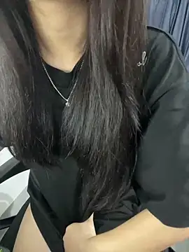 Annie nii online show from 04/28/26, 02:49