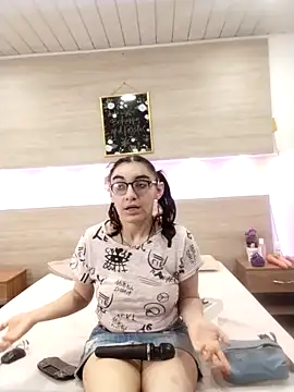 Ellaa honey online show from 04/18/26, 12:53