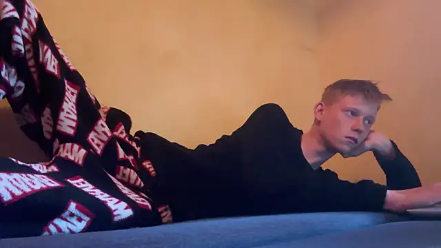 dreamy devi1 online show from 04/12/26, 06:02