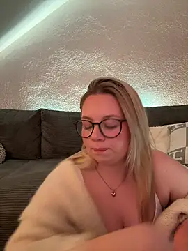 Snapshot of miialive chatting on 03/31/26, 07:47 miialive online show from 03/31/26, 07:47