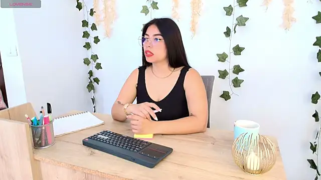 Snapshot of Ariana_castillo02 chatting on 05/05/26, 01:08 Ariana castillo02 online show from 05/05/26, 01:08