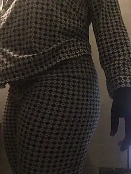 Snapshot of EATnRIDE chatting on 04/08/26, 01:05 EATnRIDE online show from 04/08/26, 01:05