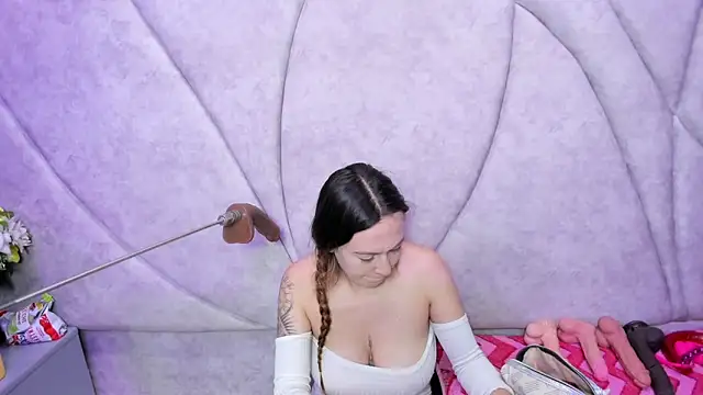 Snapshot of Luxurious_breastfeeder chatting on 03/31/26, 12:38 Luxurious breastfeeder online show from 03/31/26, 12:38