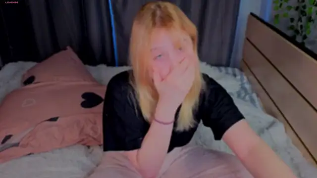Snapshot of unburnedgirl chatting on 05/22/26, 02:22 unburnedgirl online show from 05/22/26, 02:22