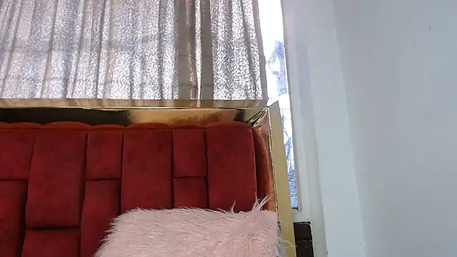 Snapshot of mia_rousse_vc chatting on 06/07/26, 12:53 mia rousse vc online show from 06/07/26, 12:53