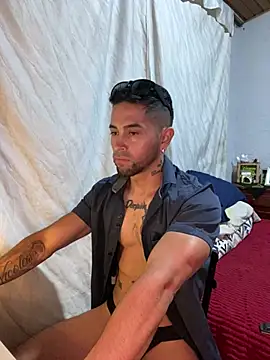 Snapshot of Sexmuscle17 chatting on 07/01/26, 03:45 Sexmuscle17 online show from 07/01/26, 03:45