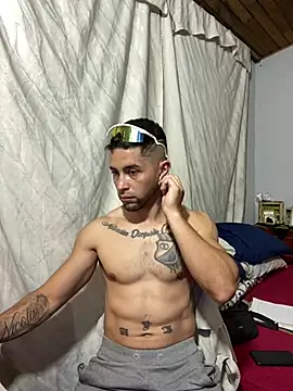 Snapshot of Sexmuscle17 chatting on 07/09/26, 08:35 Sexmuscle17 online show from 07/09/26, 08:35