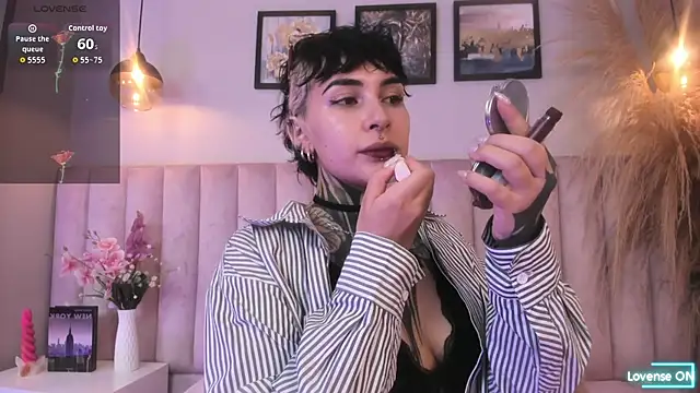 Luana fiore online show from 04/10/26, 12:21