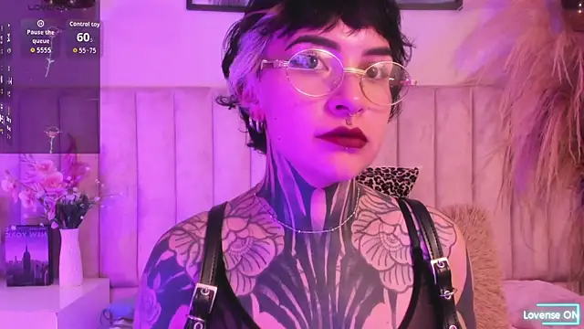 Luana fiore online show from 04/12/26, 12:21