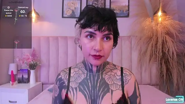Luana fiore online show from 04/13/26, 12:21