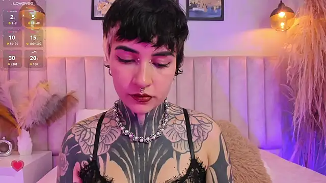 Luana fiore online show from 05/15/26, 12:23