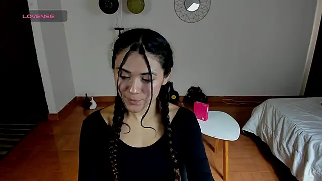 Snapshot of FreyaRouge chatting on 04/25/26, 02:36 FreyaRouge online show from 04/25/26, 02:36