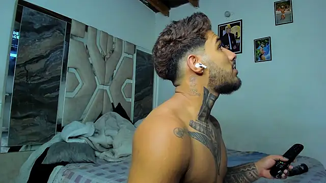 Snapshot of YoiPerezDj chatting on 04/01/26, 04:46 YoiPerezDj online show from 04/01/26, 04:46