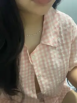 Rosecute11 online show from 05/04/26, 07:37