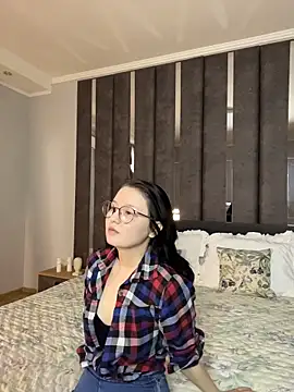 FlowyLily online show from 04/03/26, 01:36