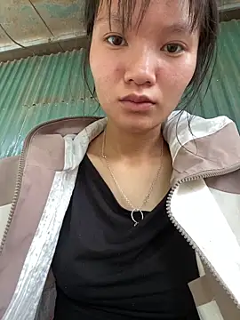 Snapshot of Elisa-a chatting on 04/22/26, 12:46 Elisa-a online show from 04/22/26, 12:46
