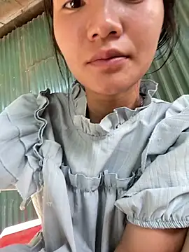 Snapshot of Elisa-a chatting on 05/17/26, 01:03 Elisa-a online show from 05/17/26, 01:03