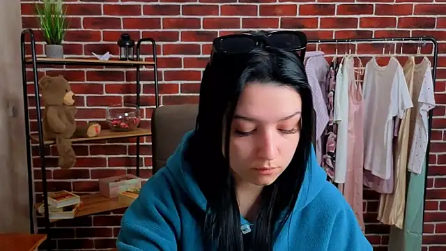 Snapshot of AnnaaPage chatting on 04/15/26, 01:40 AnnaaPage online show from 04/15/26, 01:40