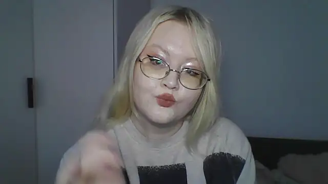 Snapshot of Elayne_Sweet chatting on 05/19/26, 06:09 Elayne Sweet online show from 05/19/26, 06:09