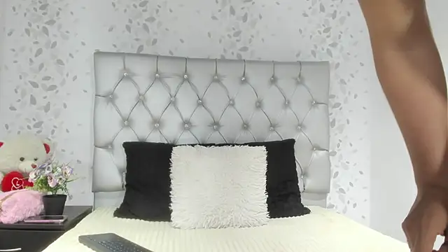 Snapshot of brenda_sofia69 chatting on 05/08/26, 12:54 brenda sofia69 online show from 05/08/26, 12:54