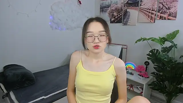 Snapshot of syuri_sun chatting on 06/20/26, 03:26 syuri sun online show from 06/20/26, 03:26
