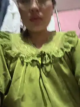 Snapshot of Lina-Naughty chatting on 04/27/26, 04:54 Lina-Naughty online show from 04/27/26, 04:54