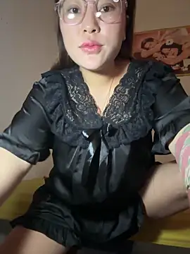 Snapshot of Lina-Naughty chatting on 05/01/26, 05:45 Lina-Naughty online show from 05/01/26, 05:45