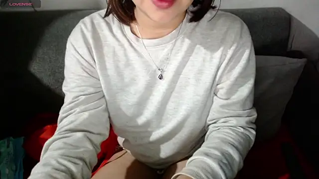 Snapshot of Elfi_333 chatting on 04/16/26, 11:40 Elfi 333 online show from 04/16/26, 11:40