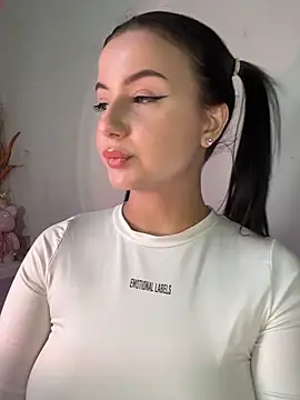 L0LA XO online show from 04/10/26, 11:15