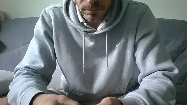 Snapshot of Valmont3340 chatting on 05/06/26, 01:05 Valmont3340 online show from 05/06/26, 01:05