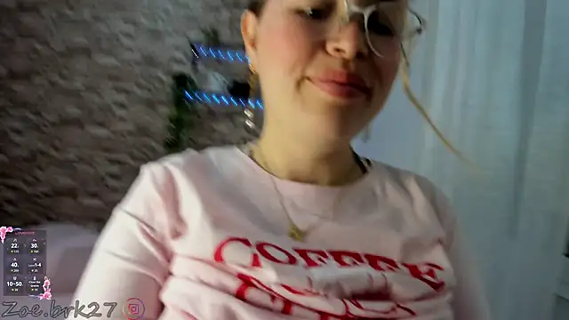 Snapshot of Zoe_brk chatting on 06/18/26, 09:14 Zoe brk online show from 06/18/26, 09:14