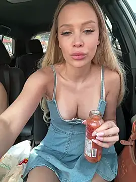 Girl-Mia online show from 04/26/26, 04:54