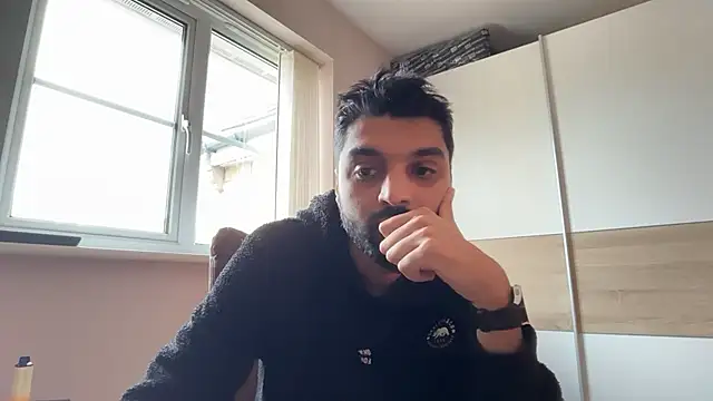 Snapshot of priyxh chatting on 05/06/26, 12:10 priyxh online show from 05/06/26, 12:10