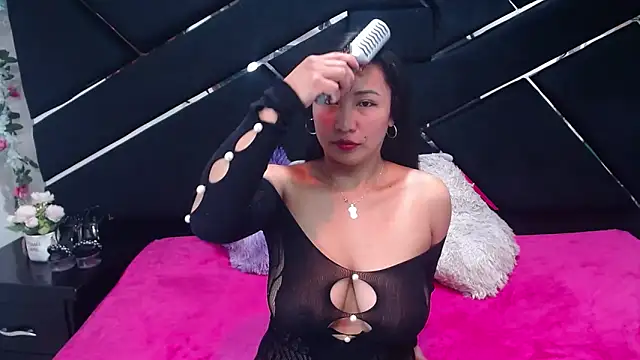 SalmaSantos  online show from 05/06/26, 02:29