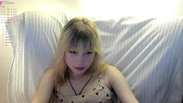 Snapshot of MiaKimiko chatting on 06/13/26, 01:25 MiaKimiko online show from 06/13/26, 01:25