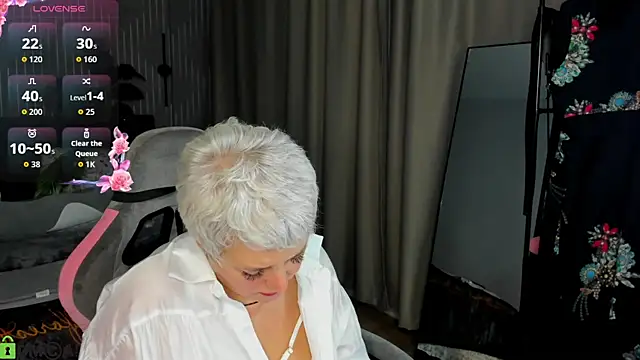 Linda Zef1r online show from 05/03/26, 01:22