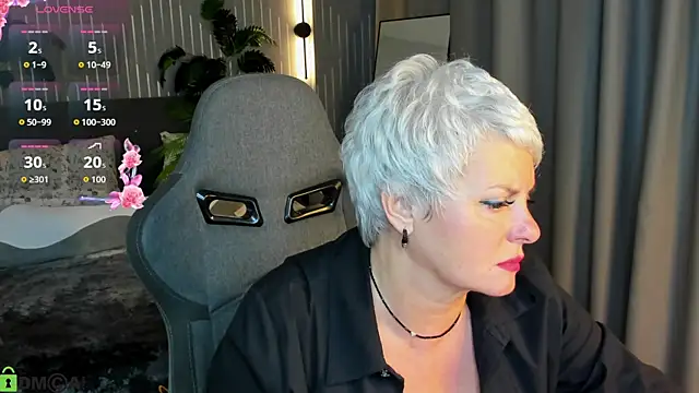 Linda Zef1r online show from 05/15/26, 01:12