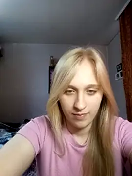 Snapshot of IsOlli chatting on 06/07/26, 01:48 IsOlli online show from 06/07/26, 01:48