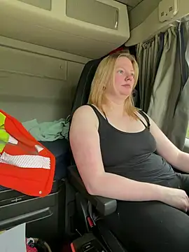 TruckerBabeLeenchen online show from 04/13/26, 09:37