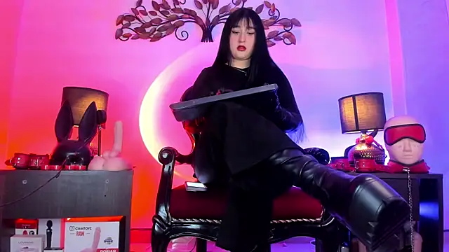Snapshot of Madamedaphne_ chatting on 07/07/26, 02:43 Madamedaphne online show from 07/07/26, 02:43